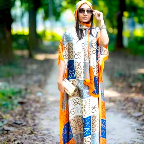 NWT colorful and beautiful gown  for summer  time . - Picture 3 of 5